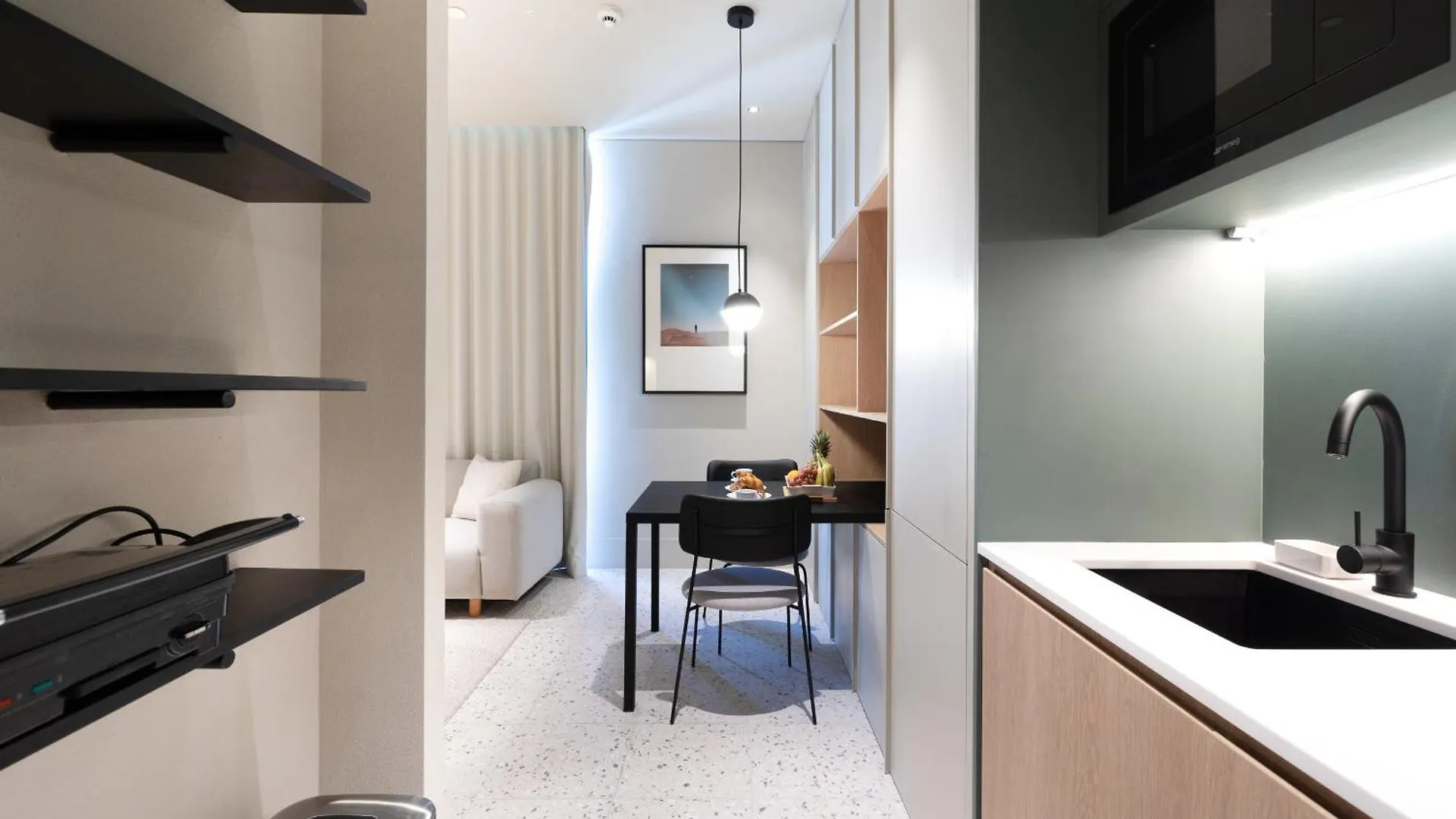 Modern Studio, Burj Views - Business Travelers Dubai Apartment